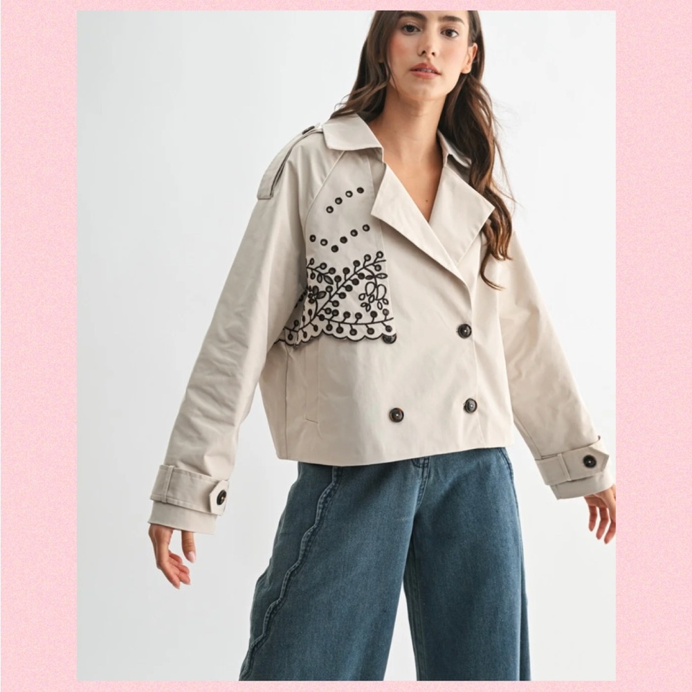 💖Embroidered Cropped Trench Coat💖